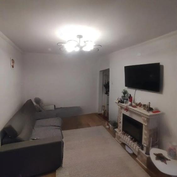 Apartament cu 3 camere semidecomandat, mobilat în Tătărași