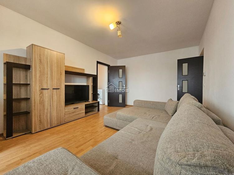 Apartament cu 2 camere semidecomandat, mobilat în Micro 9
