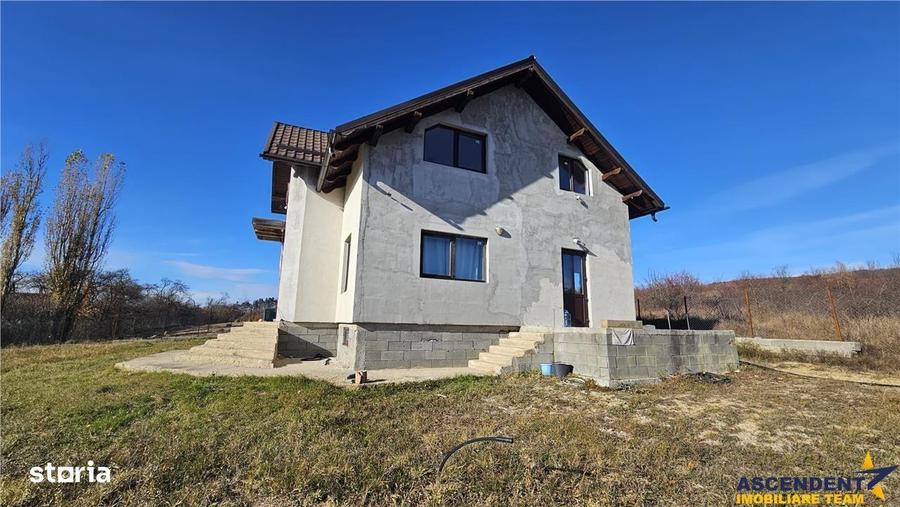 Casă cu 5 camere cu Teren 1532 Mp în Șinca