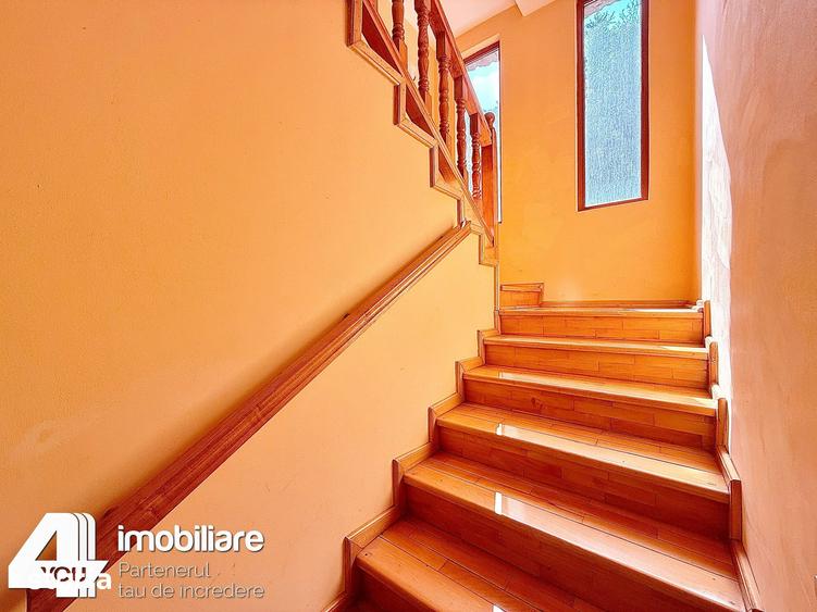Casă cu 9 camere cu Teren 1180 Mp în Moneasa
