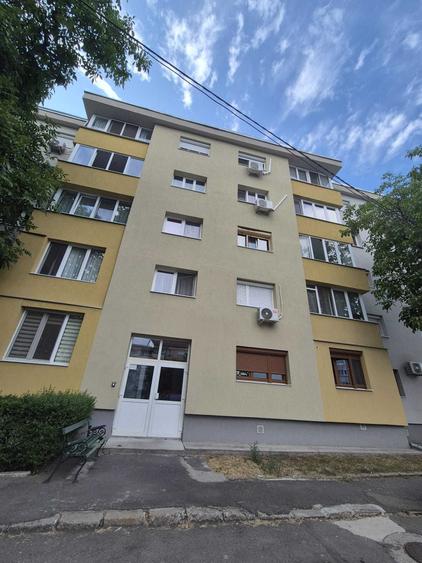 Apartament cu 3 camere de vanzare - 2