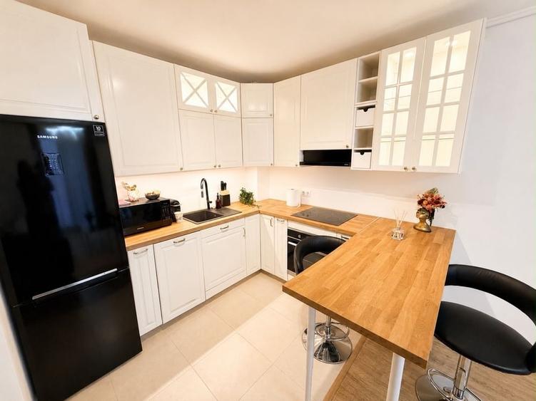 Apartament cu 2 camere decomandat în Central