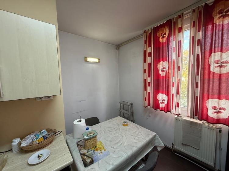 Apartament cu 3 camere decomandat, mobilat în Drumul Taberei