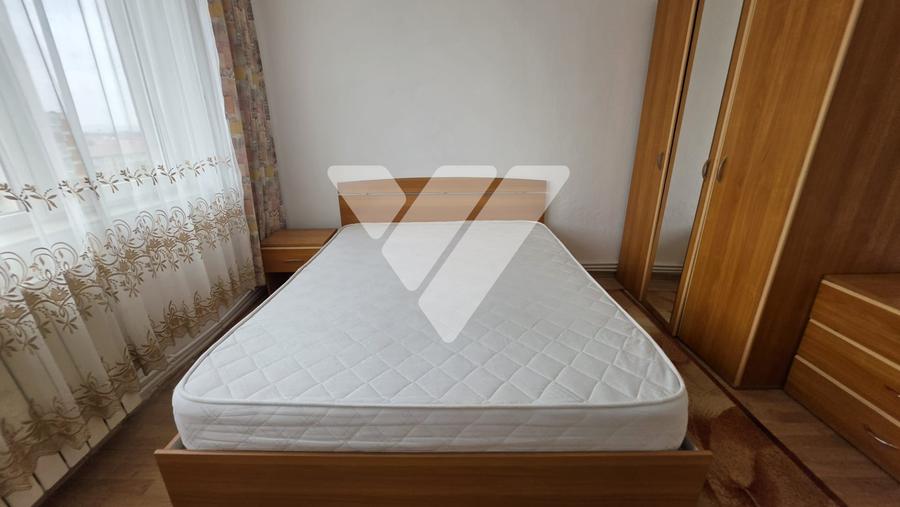 Apartament cu 3 camere semidecomandat, mobilat în Mihai Viteazul