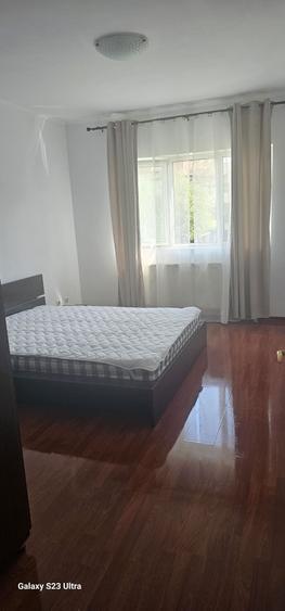 Apartament cu 3 camere decomandat în Zorilor