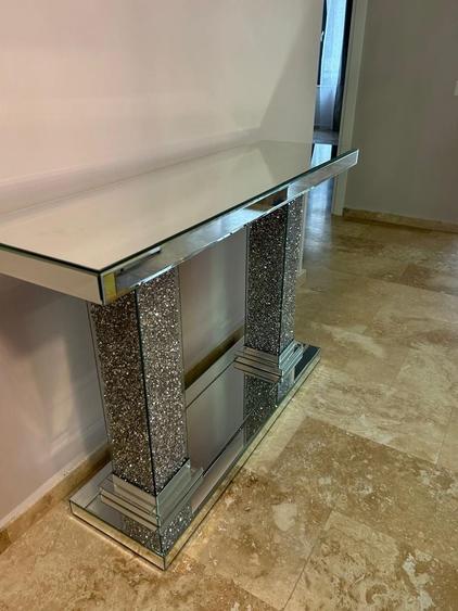 Apartament cu 2 camere decomandat, mobilat în Far