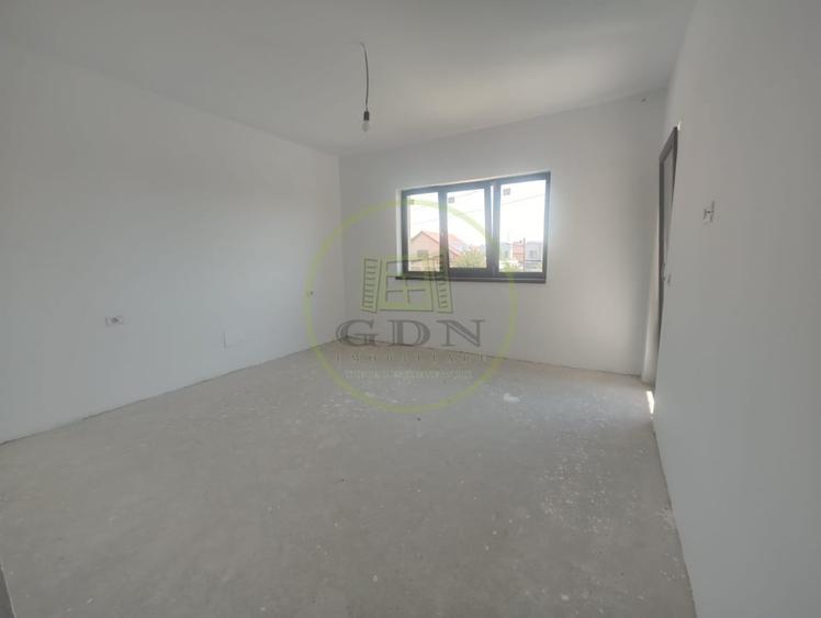 Casă individuală cu 5 camere cu Canalizare în Preajba