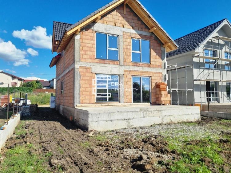 Casă individuală cu 5 camere cu Canalizare în Șura Mare