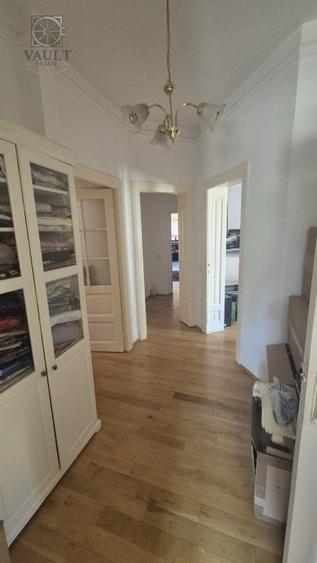Apartament cu 5 camere semidecomandat în Moșilor