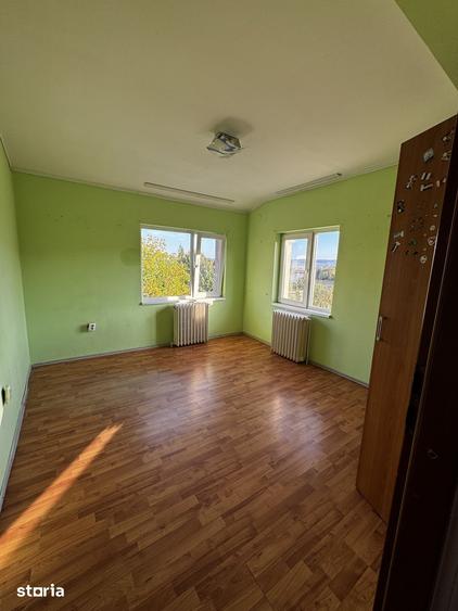 Casă cu 8 camere cu Teren 500 Mp în Iris