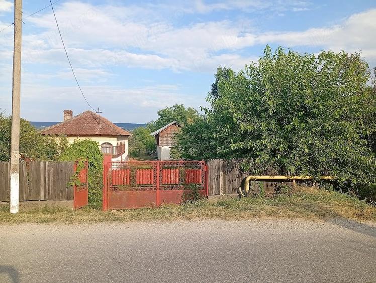 Casă cu Teren 990 Mp în Micești