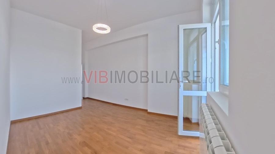 Apartament cu 5 camere decomandat în Tineretului