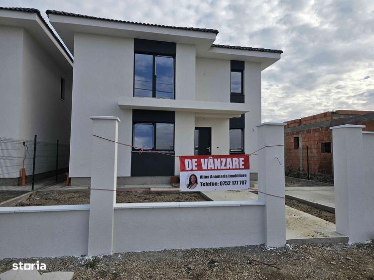 Casă cu 4 camere cu Teren 360 Mp în Sânmartin