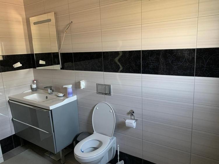 Casă individuală cu 4 camere cu Canalizare în Giarmata