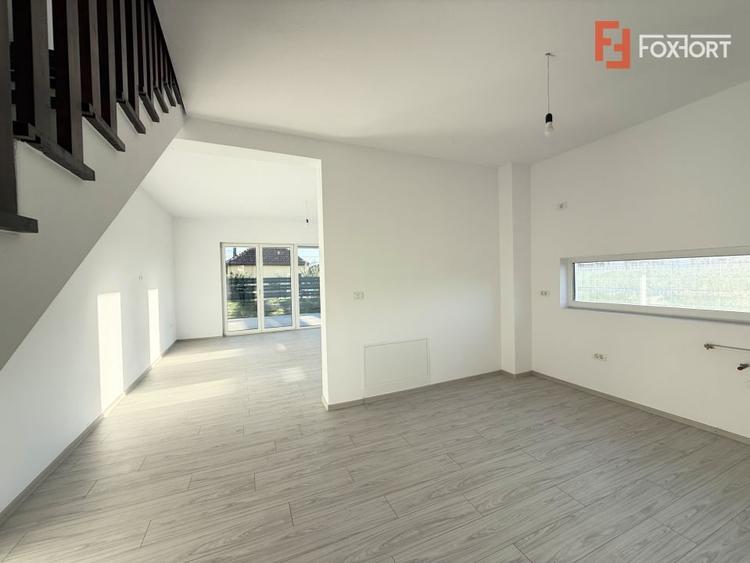 Duplex cu 4 camere cu Canalizare în Săcălaz