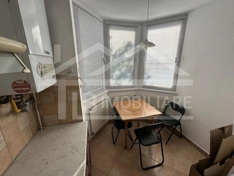 Apartament cu 3 camere semidecomandat în Cornișa