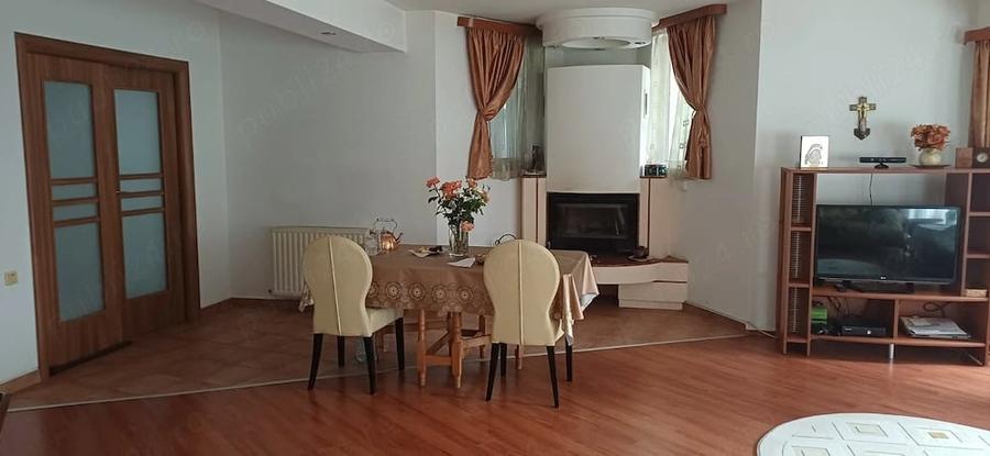 Casă cu Teren 500 Mp în Roșu