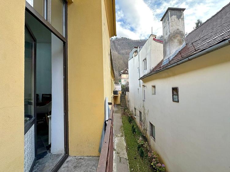 Apartament cu 6 camere nedecomandat în Centrul Istoric