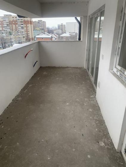 Apartament cu 4 camere decomandat în George Enescu
