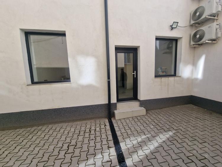 Spațiu comercial, de 16 mp, în Decebal