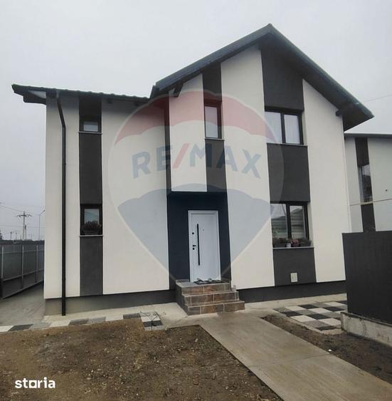 Casă cu 4 camere cu Teren 460 Mp în Golești