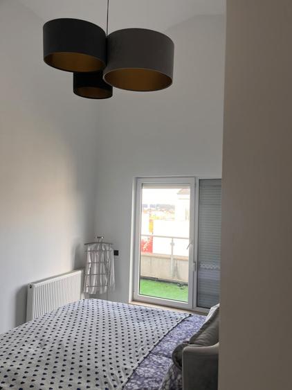 Apartament cu 4 camere decomandat, mobilat în Băneasa