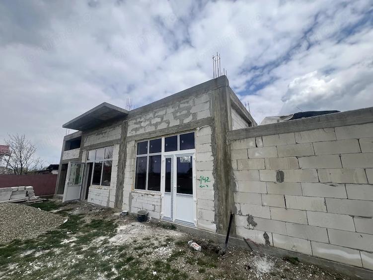 Spațiu comercial, de 100 mp, în Văcarea