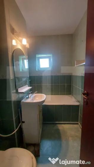 Apartament cu 3 camere semidecomandat în Simeria