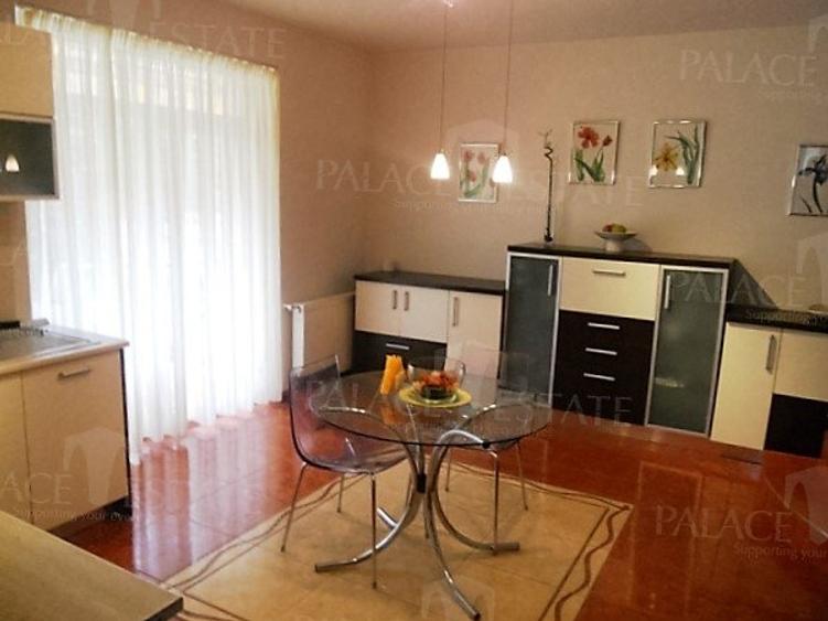 Casă individuală cu 10 camere cu Teren 640 Mp în Pipera