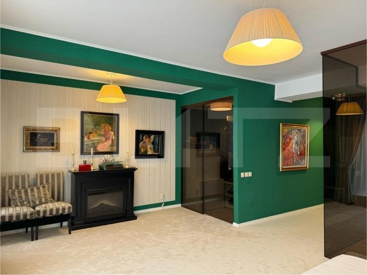 Penthouse cu 7 camere decomandat, mobilat în Drumul Poienii