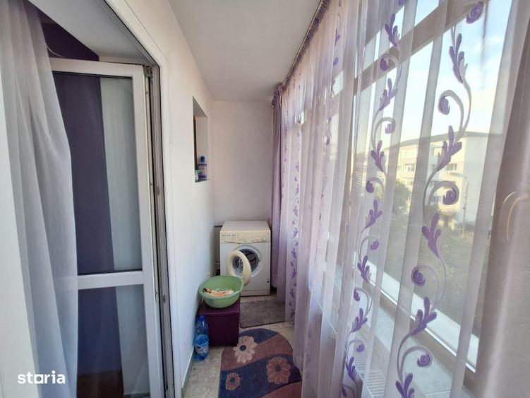 Apartament 3 camere renovat,mobilat,etaj 3,Zona Cora - 1