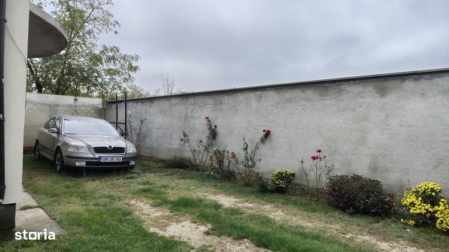 Casă cu 4 camere în Izvoru