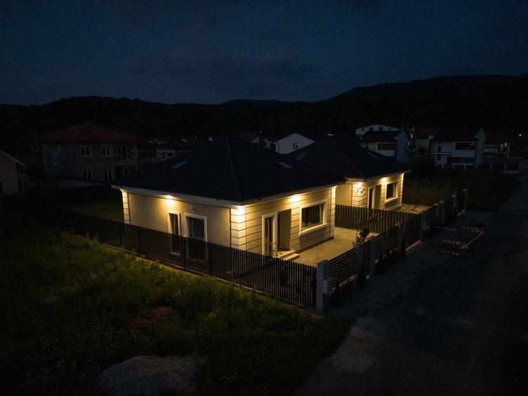 Casă cu 3 camere cu Teren 450 Mp în Primăverii