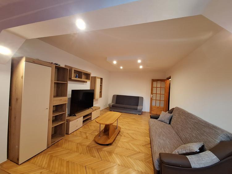 Apartament cu 4 camere decomandat, mobilat în Freidorf