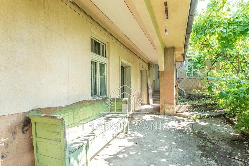 Casă cu Teren 1922 Mp în Colonia