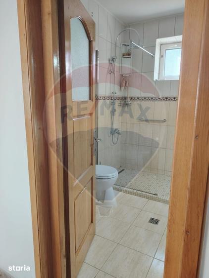 Casă cu 8 camere cu Teren 800 Mp în Central