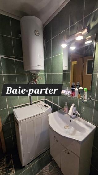 Casă individuală cu 5 camere cu Teren 935 Mp în Central