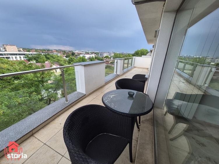 Apartament cu 4 camere decomandat în Est