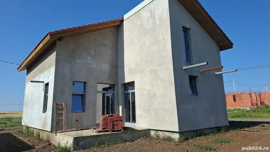 Casă cu 4 camere în Fântânele