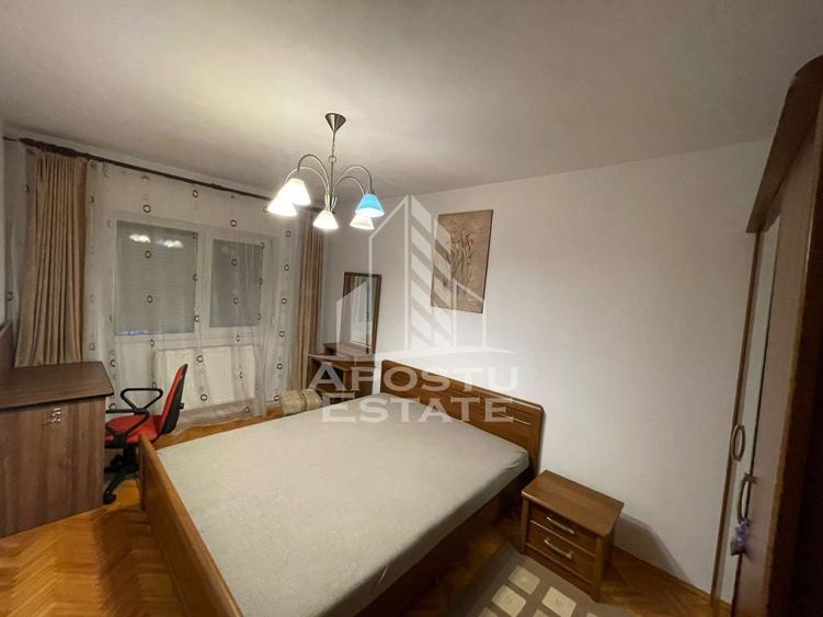 Apartament cu 3 camere semidecomandat, mobilat în Kiriac