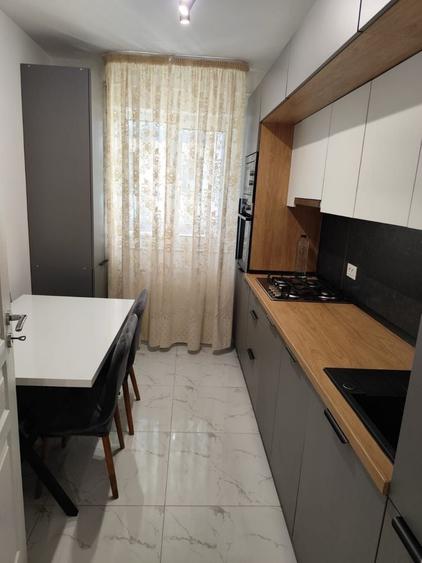 Garsonieră decomandată în Valea Adâncă