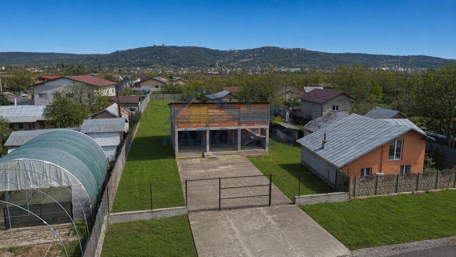 Casă individuală cu 6 camere cu Canalizare în Lipănești