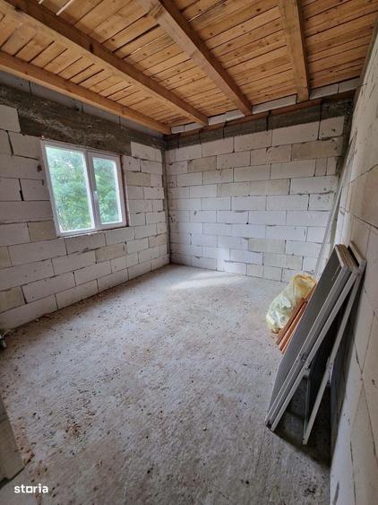 Casă cu 3 camere cu Teren 9000 Mp în Central