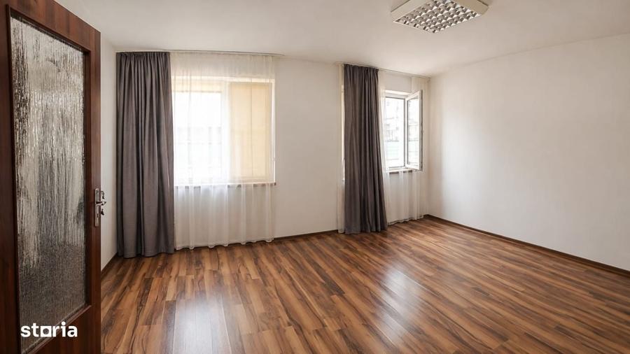 Spațiu comercial, de 725 mp, în Central