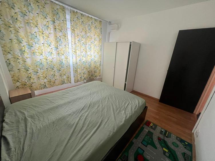 Apartament cu 3 camere decomandat în Drumul Taberei