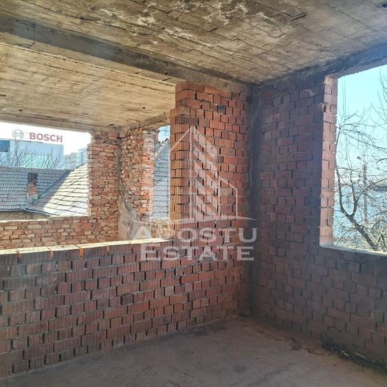 Casă individuală cu 5 camere cu Canalizare în Dorobanților
