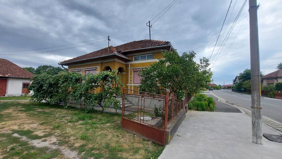 Casă cu 4 camere în Central