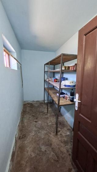 Casă individuală cu 3 camere cu Canalizare în Teiu