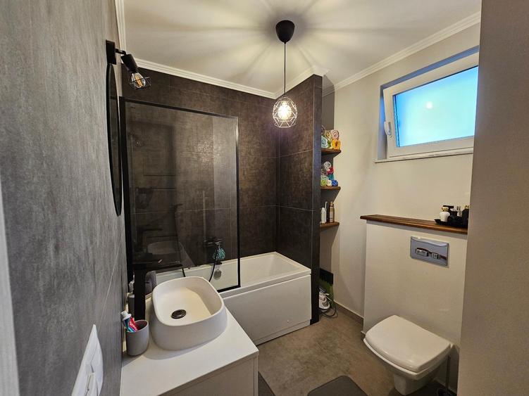 Duplex cu 4 camere cu Canalizare în Iris