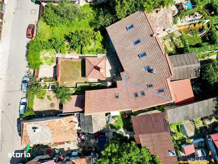 Resedinta si pentru doua familii, 217 mp utili, 6 dormitoare, curte, f - 3